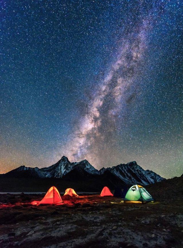 足球鞋打篮球，而且是水泥地，鞋会怎么样？